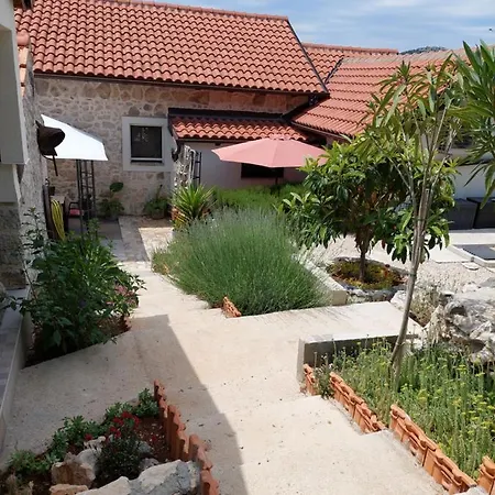 Lavanda & Divona Apartamento Šibenik