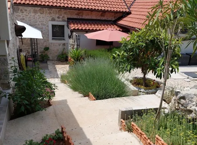 Lavanda & Divona アパート シベニク