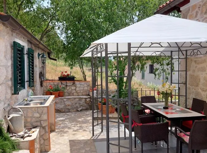 Lavanda & Divona アパート